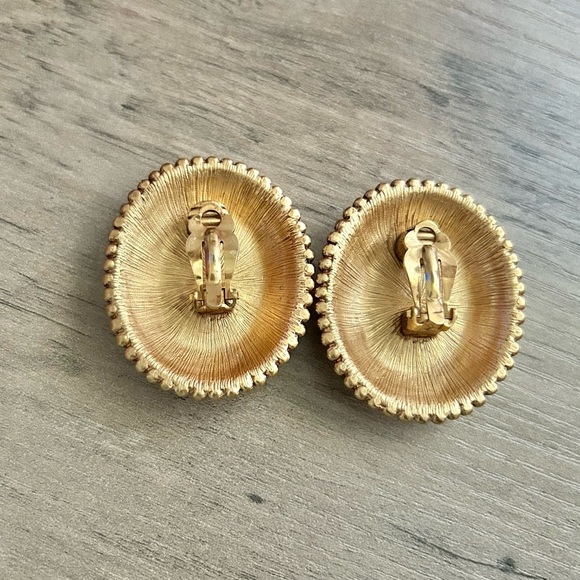 Vintage Gold and Pearl Large Clip On Earrings - Picture 2 of 5
